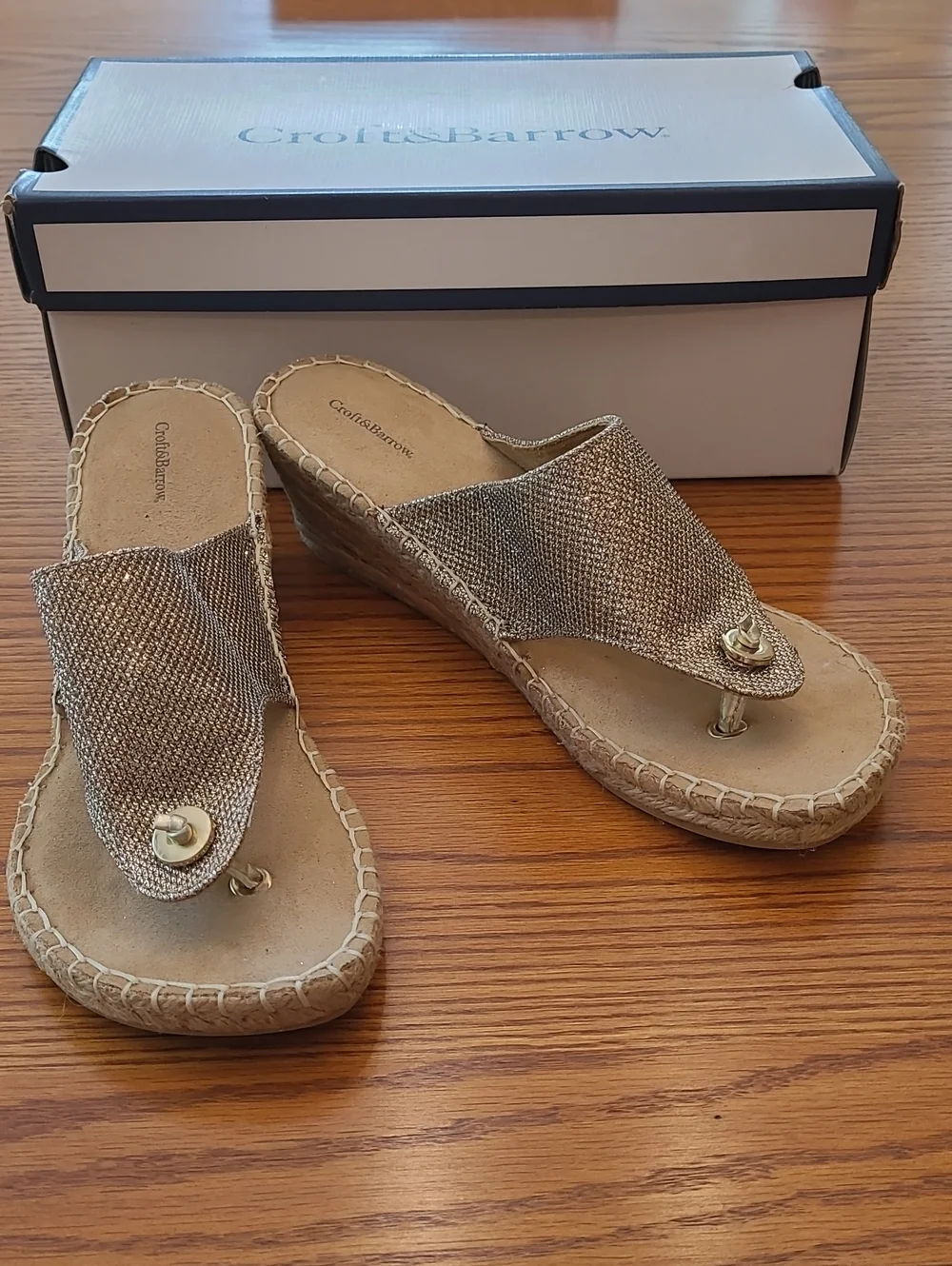 NIB Croft and Barrow Gold Metallic Wedge Thong  Espadrille Sandals